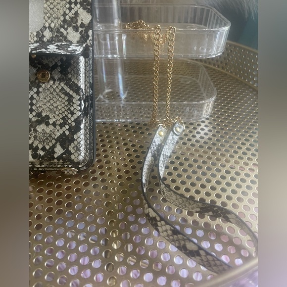 IPhone 12, Phone case, snakeskin pattern, credit card case, chain strap - Picture 3 of 5